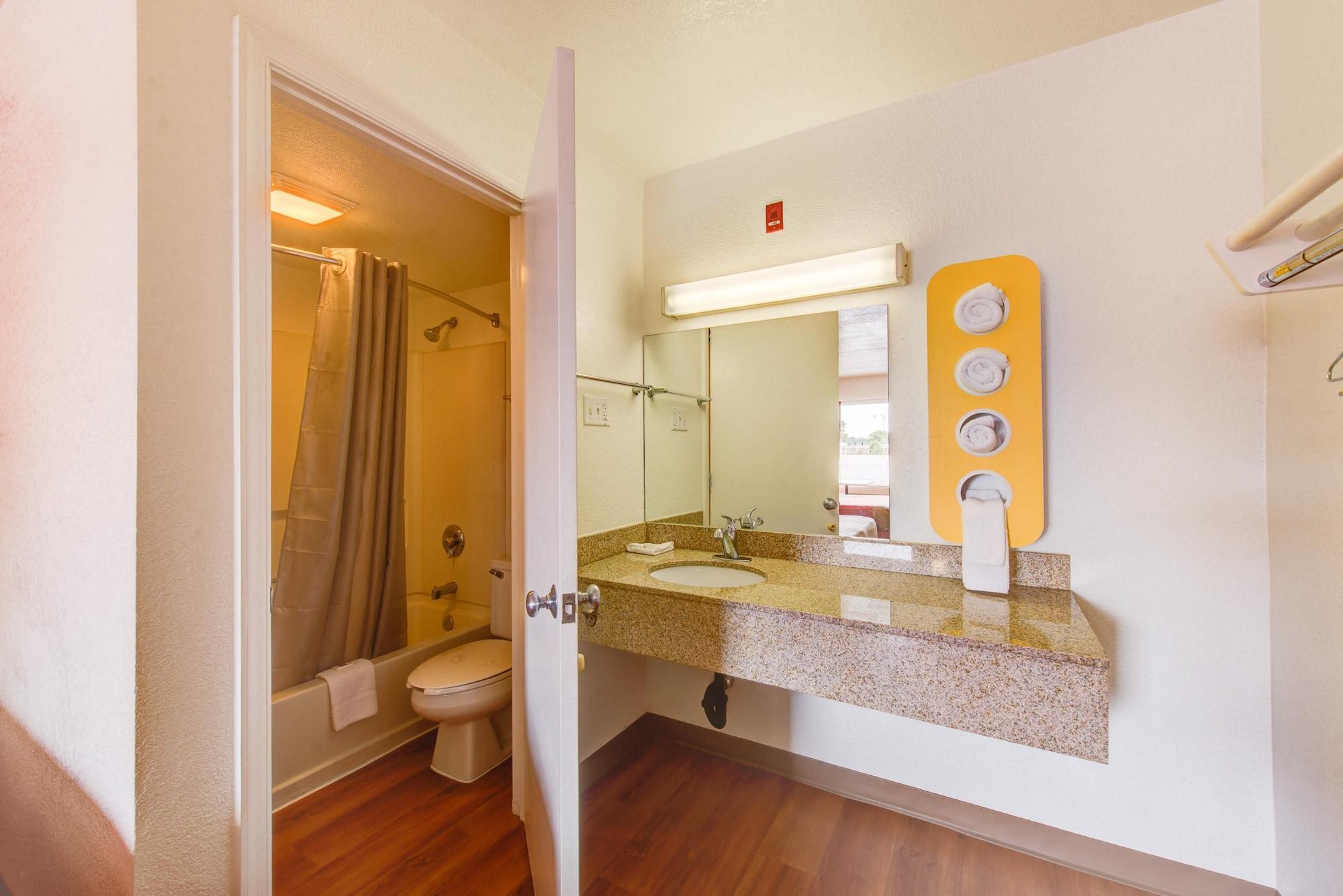 Hotel 6-norfolk, Va 2*