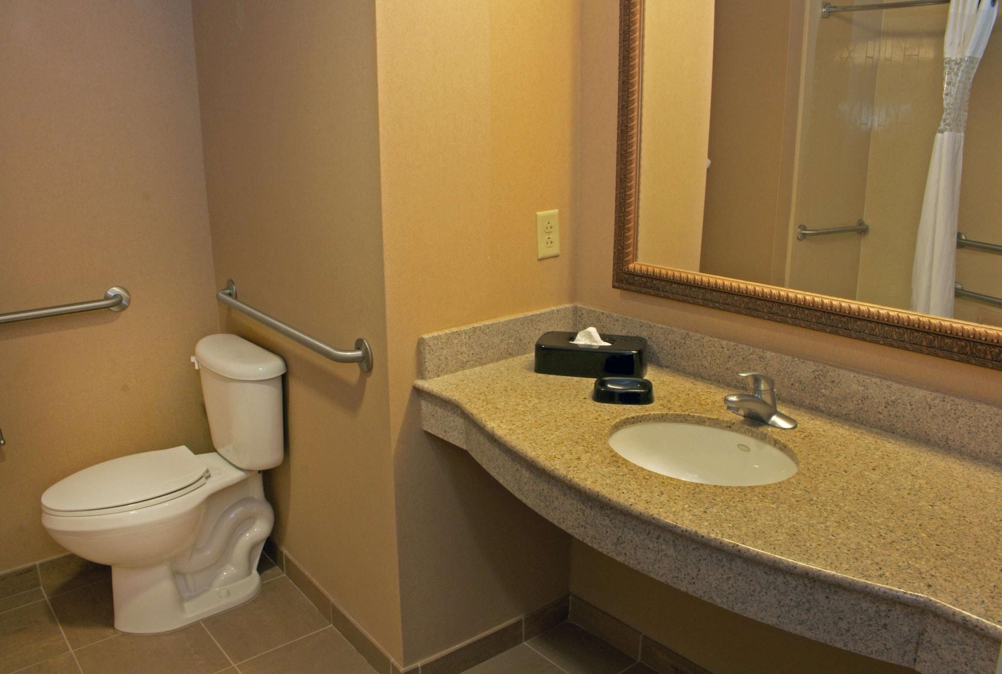 Hampton & Norfolk-airport 3*
