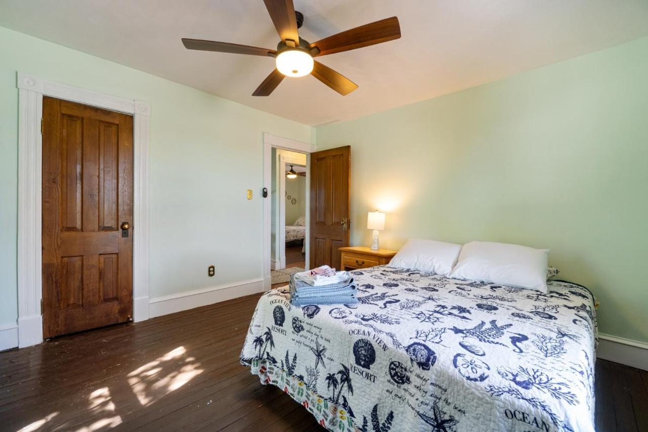 Casa de férias Captains Quarters By The Bay *