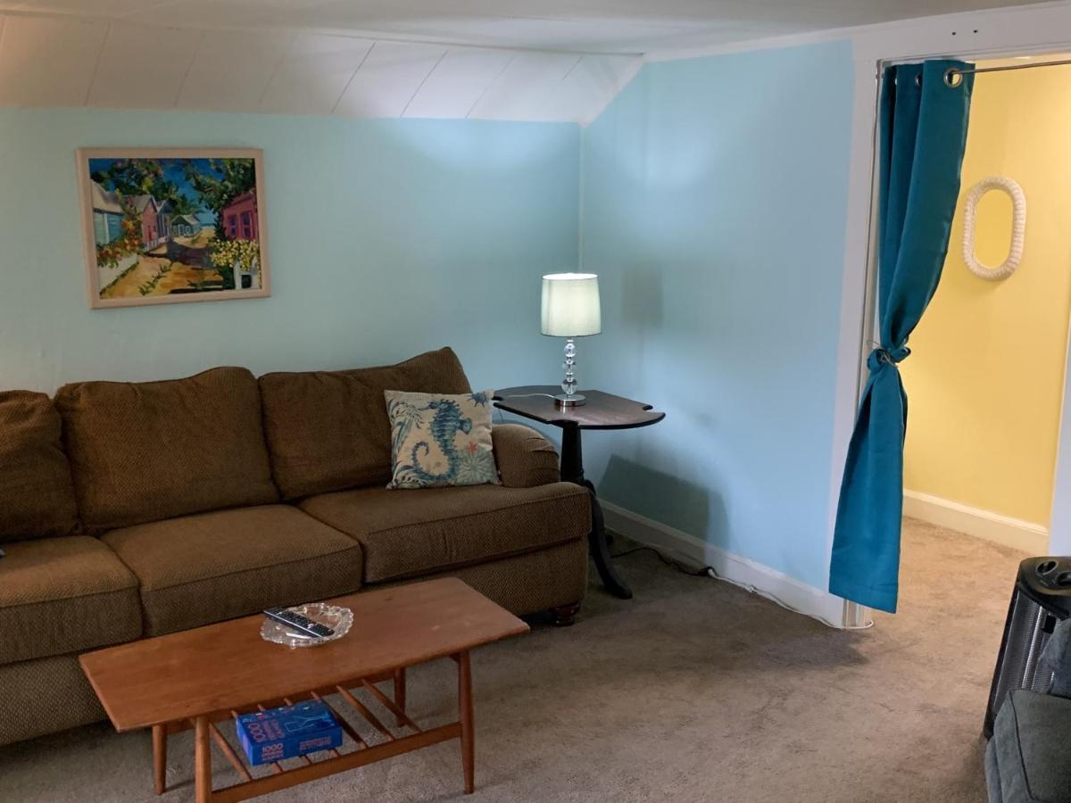 Rustic Rooftop Delight - Bay Front Apts