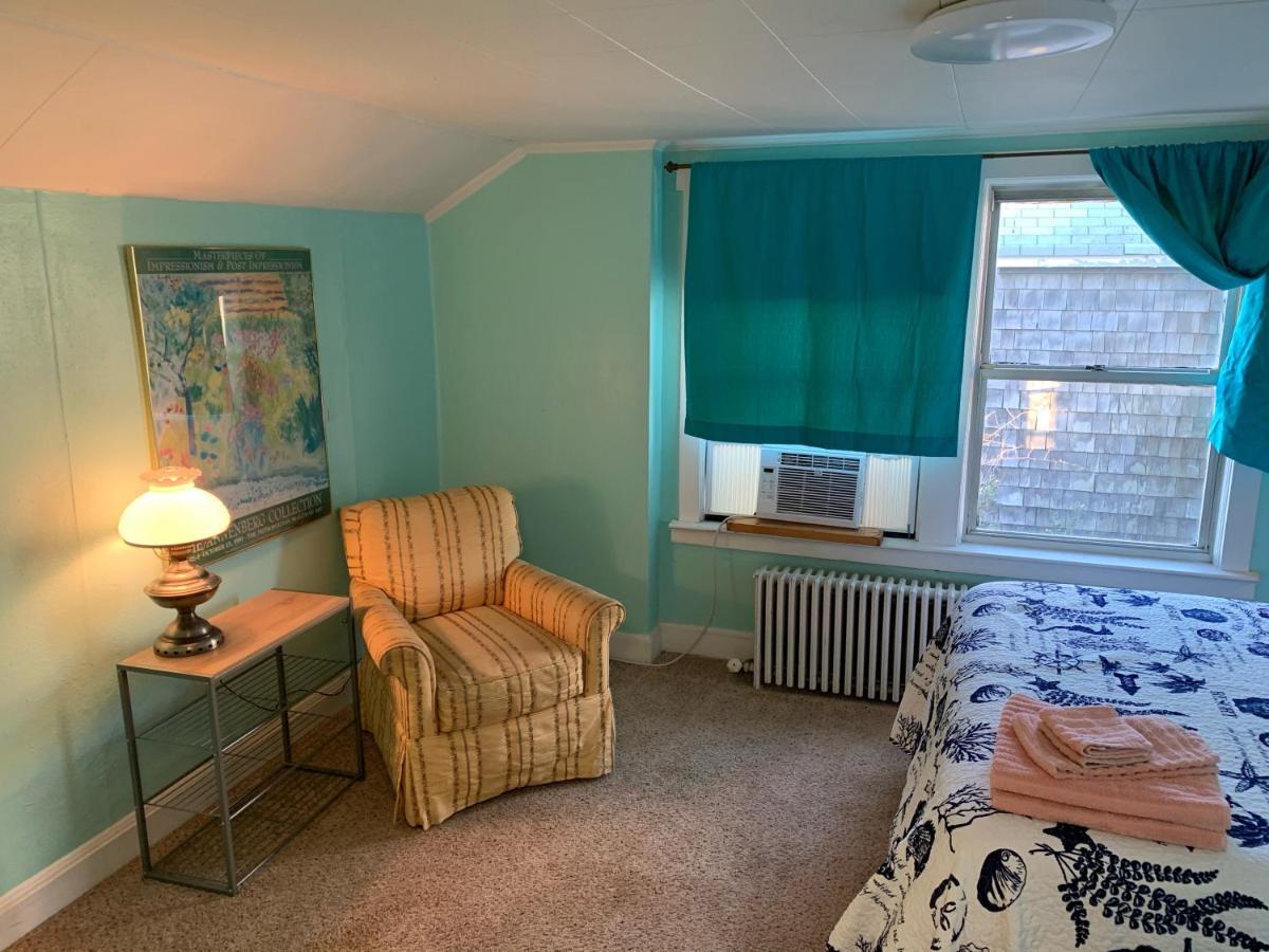 Rustic Rooftop Delight - Bay Front Apts