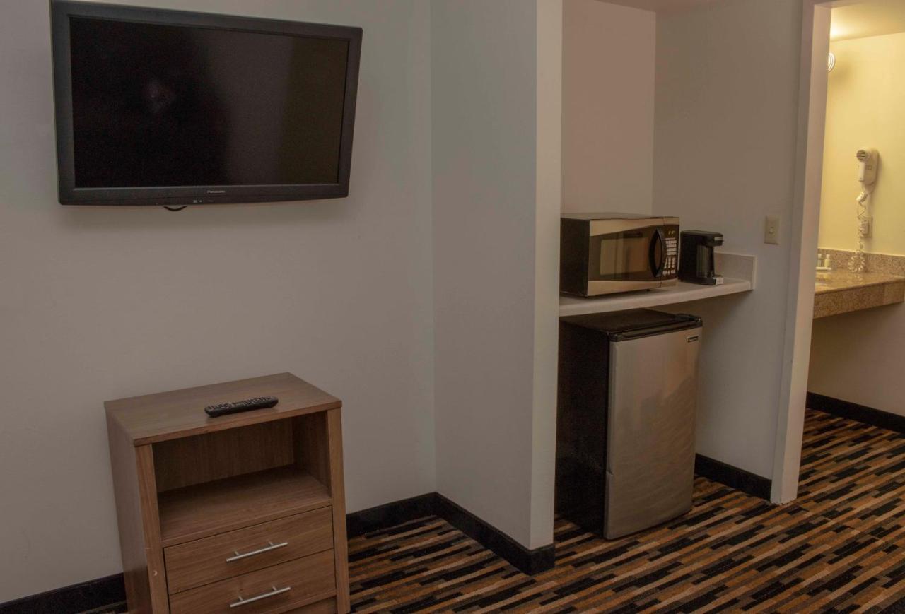 Quality Wright - Airport Hotel