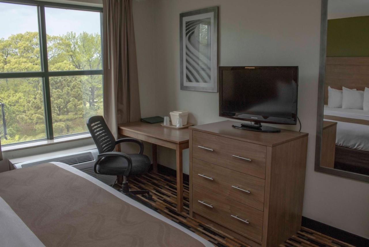 Quality Wright - Airport Hotel