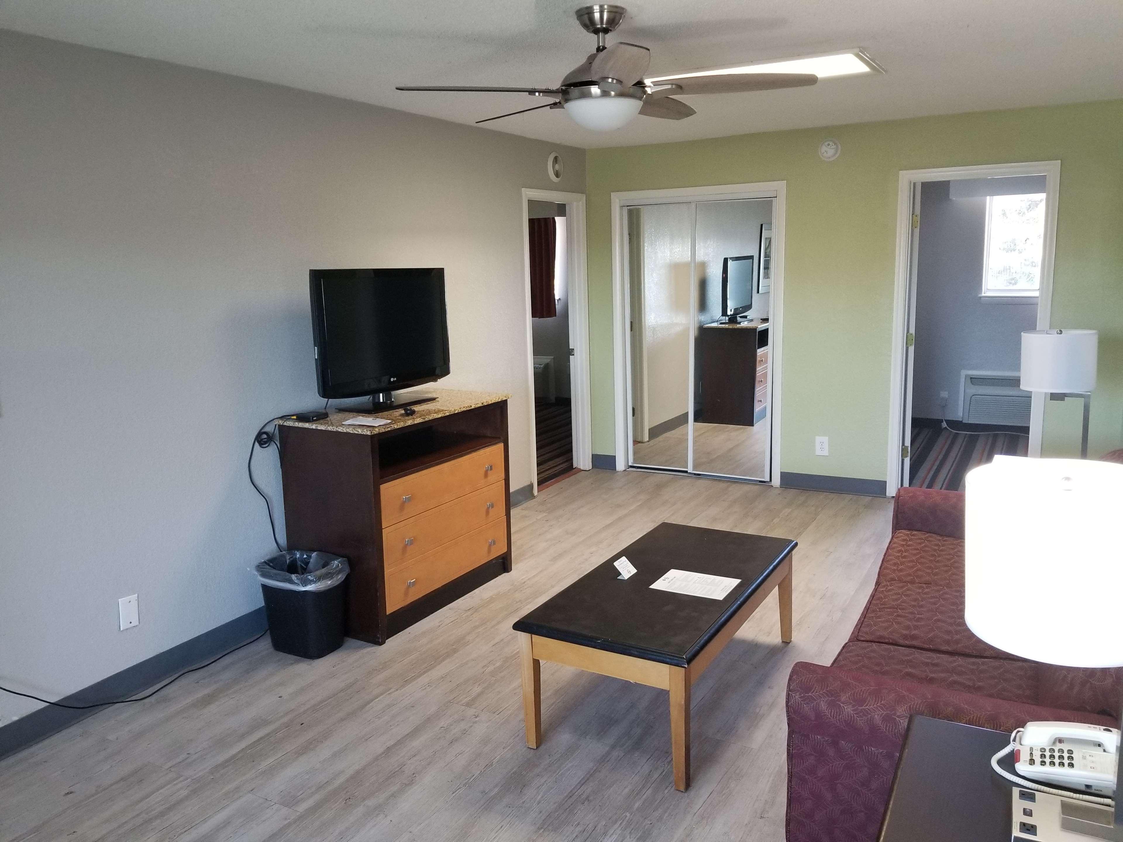 Western Sands & Hotel Norfolk