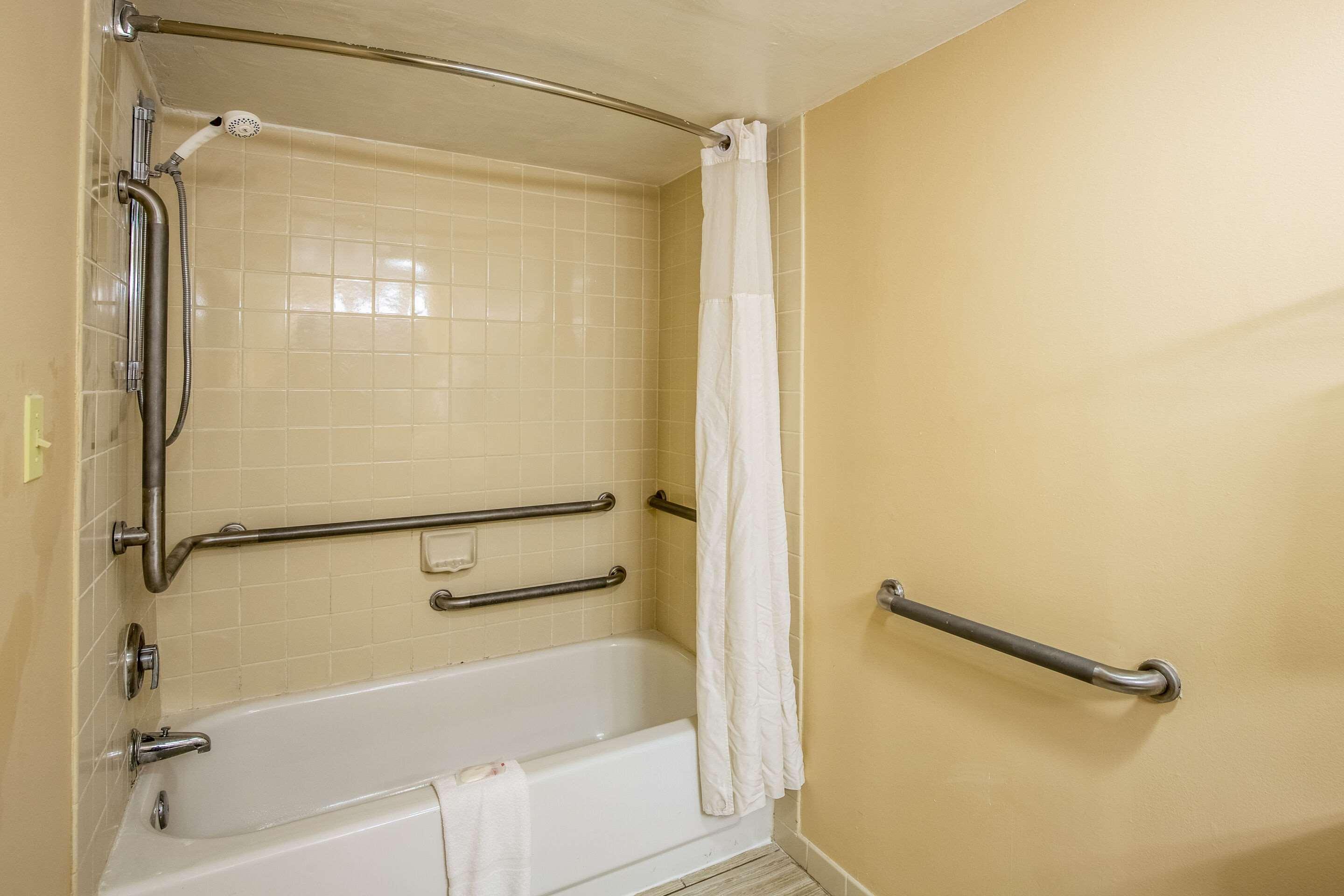 Econo Naval Station Hotel