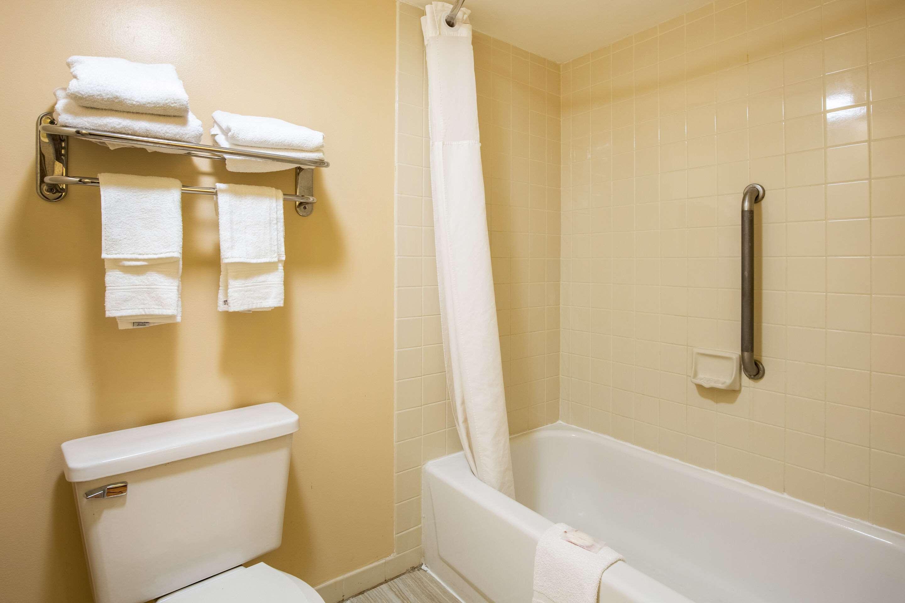 Econo Naval Station Hotel