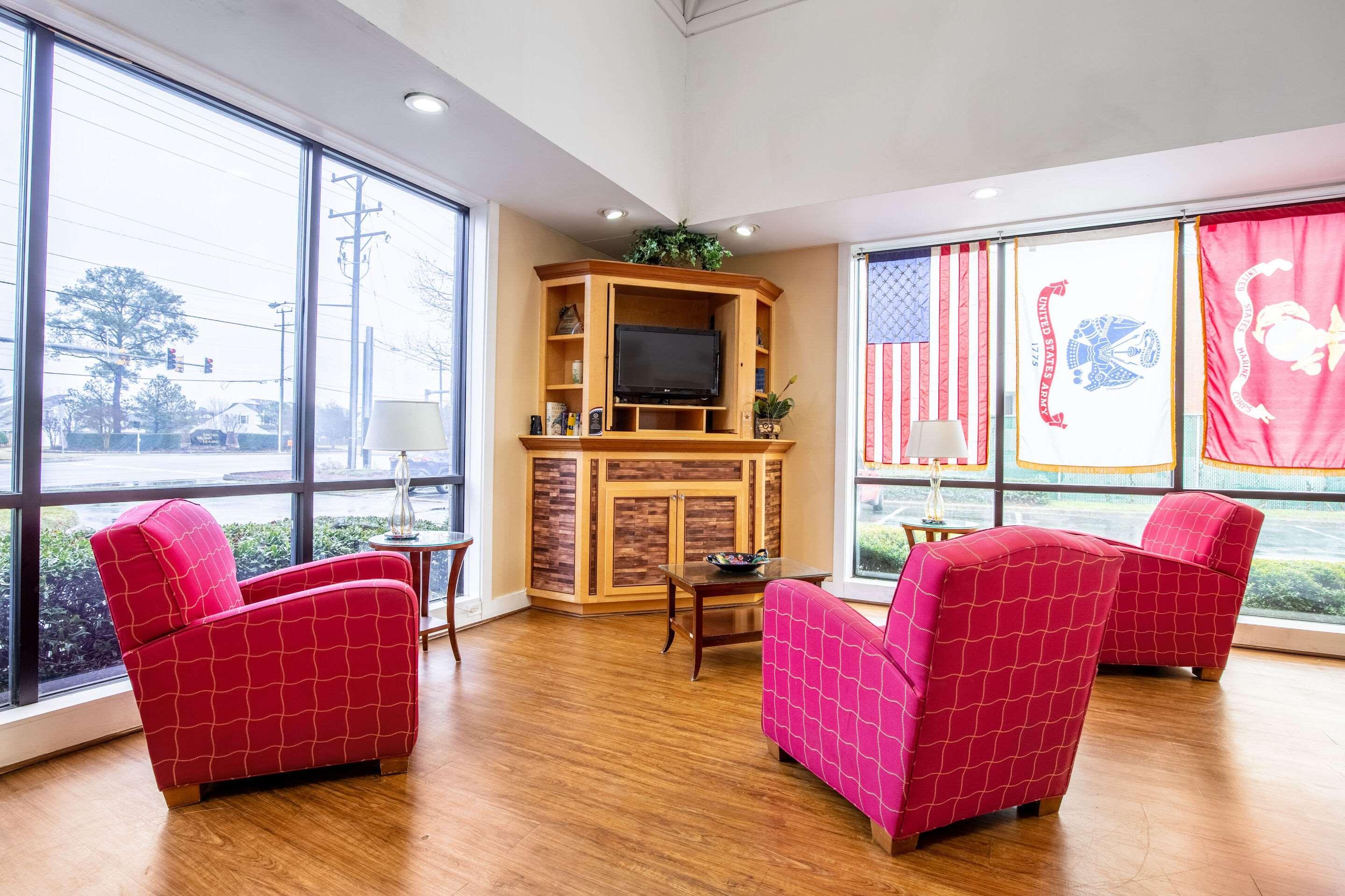 Econo Naval Station Hotel 2*