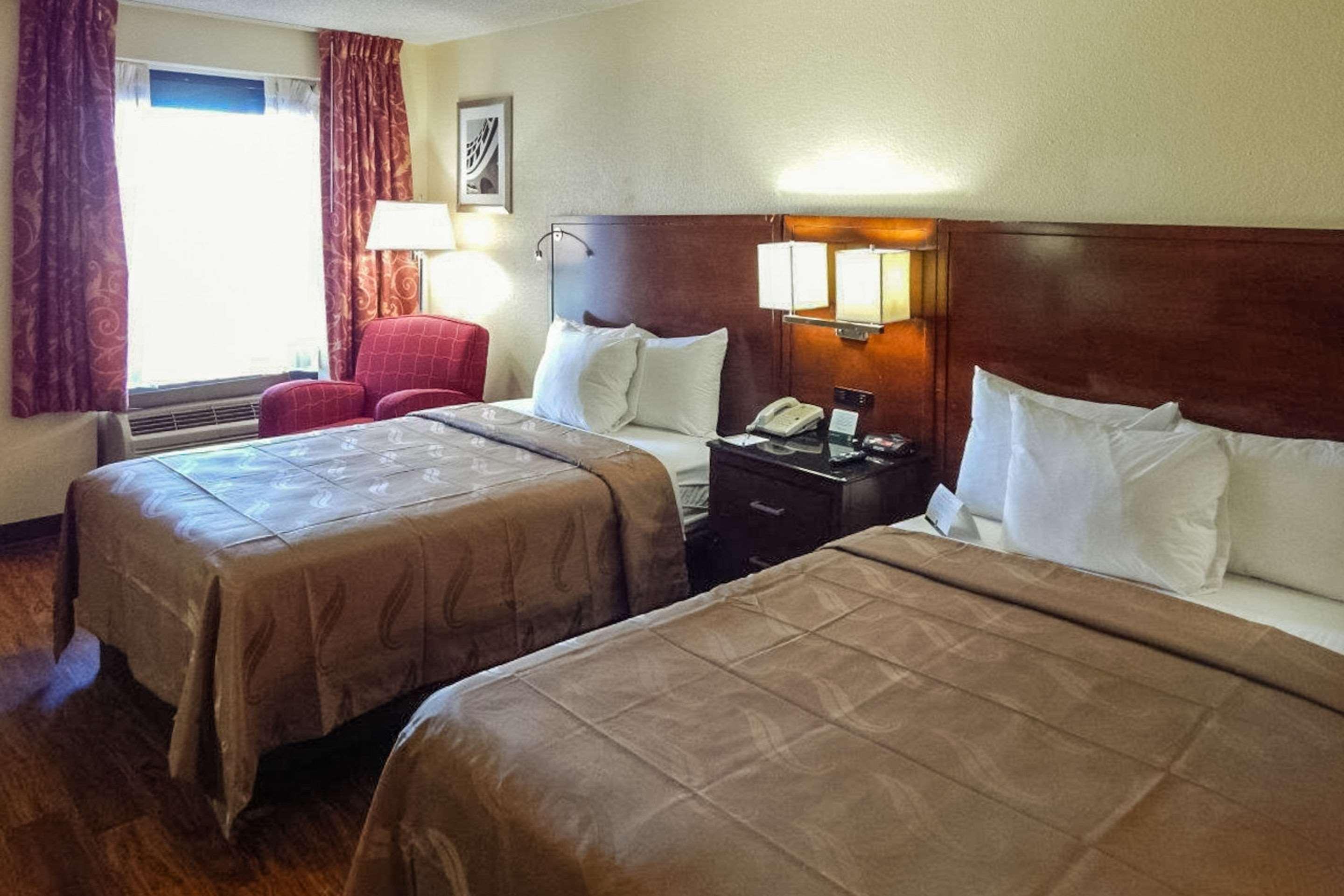 Econo Naval Station Hotel 2*