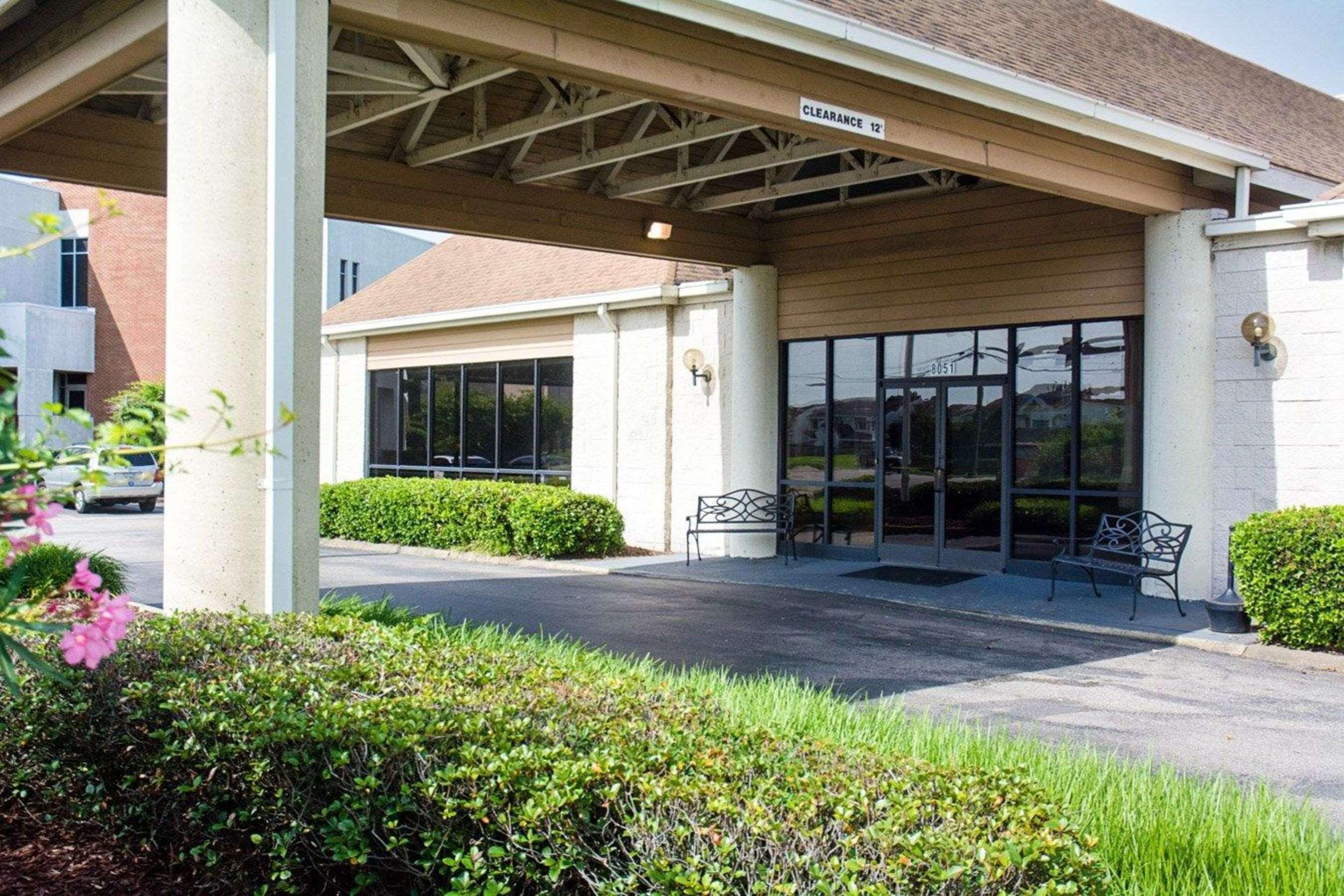 Hotel Econo Naval Station 2*
