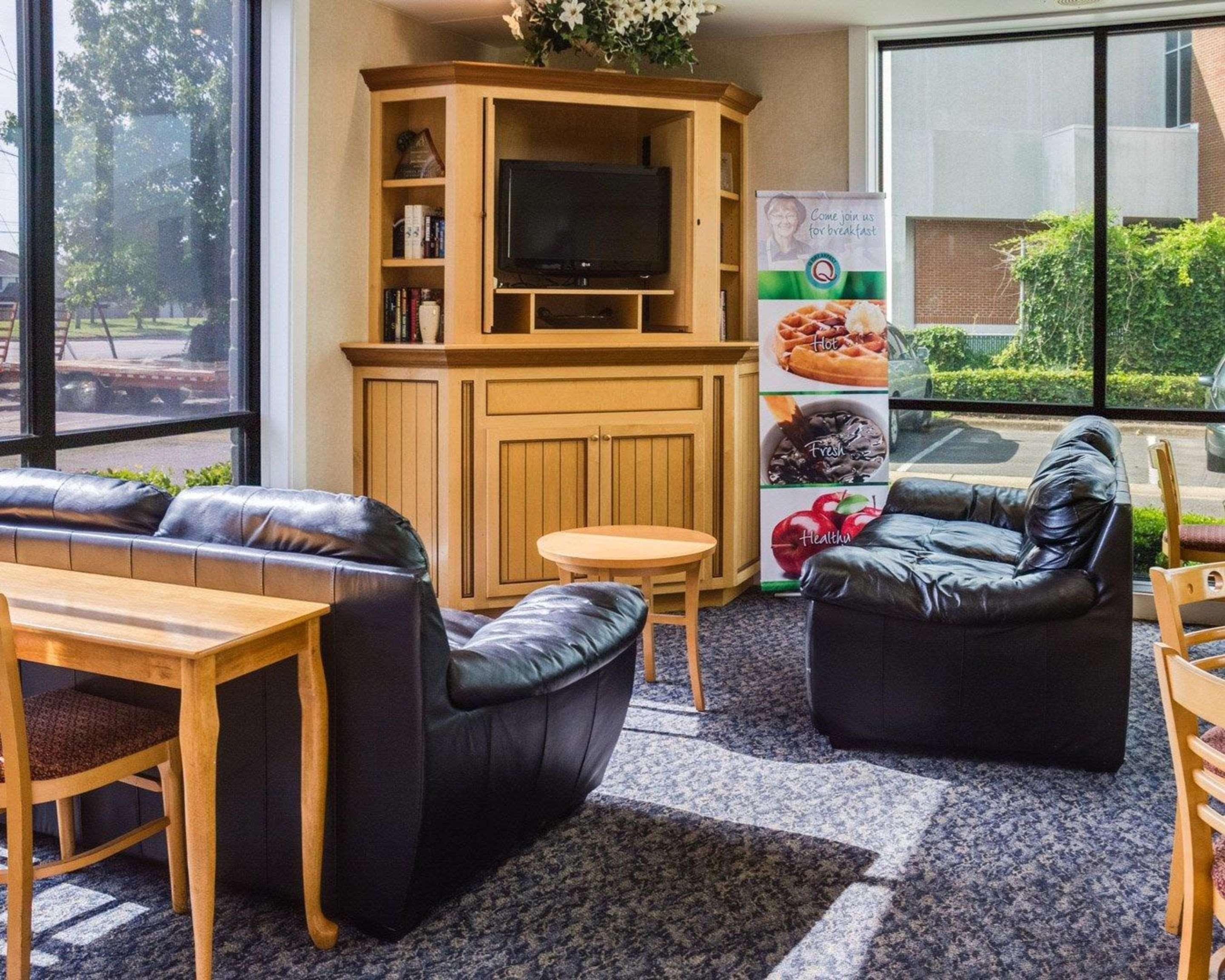 Econo Naval Station Hotel