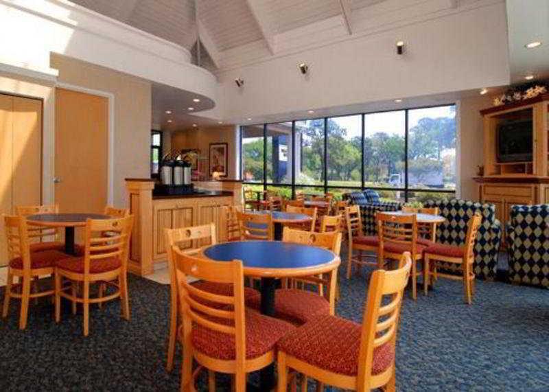 Hotel Econo Naval Station 2*