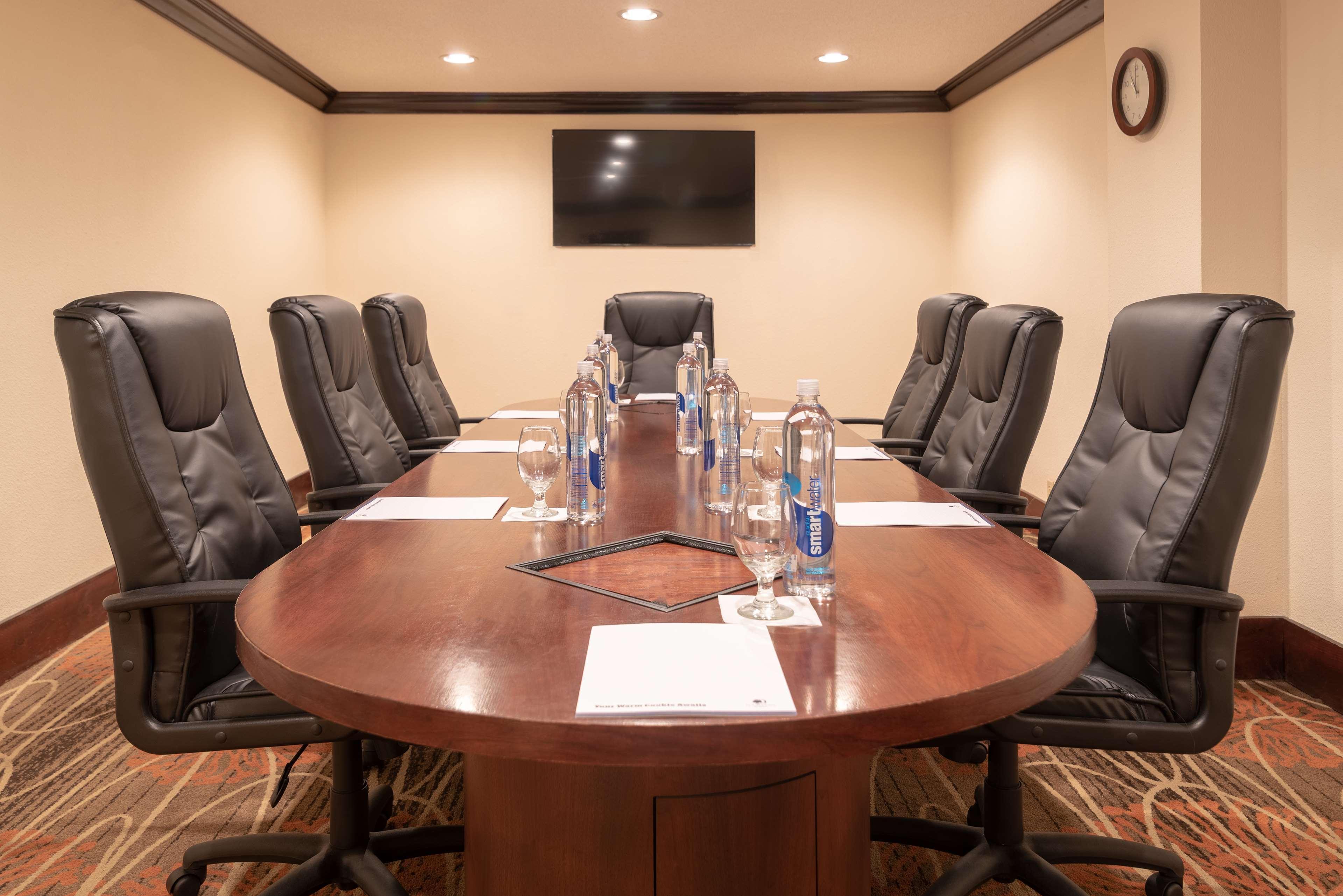 Doubletree By Hilton Airport 4*