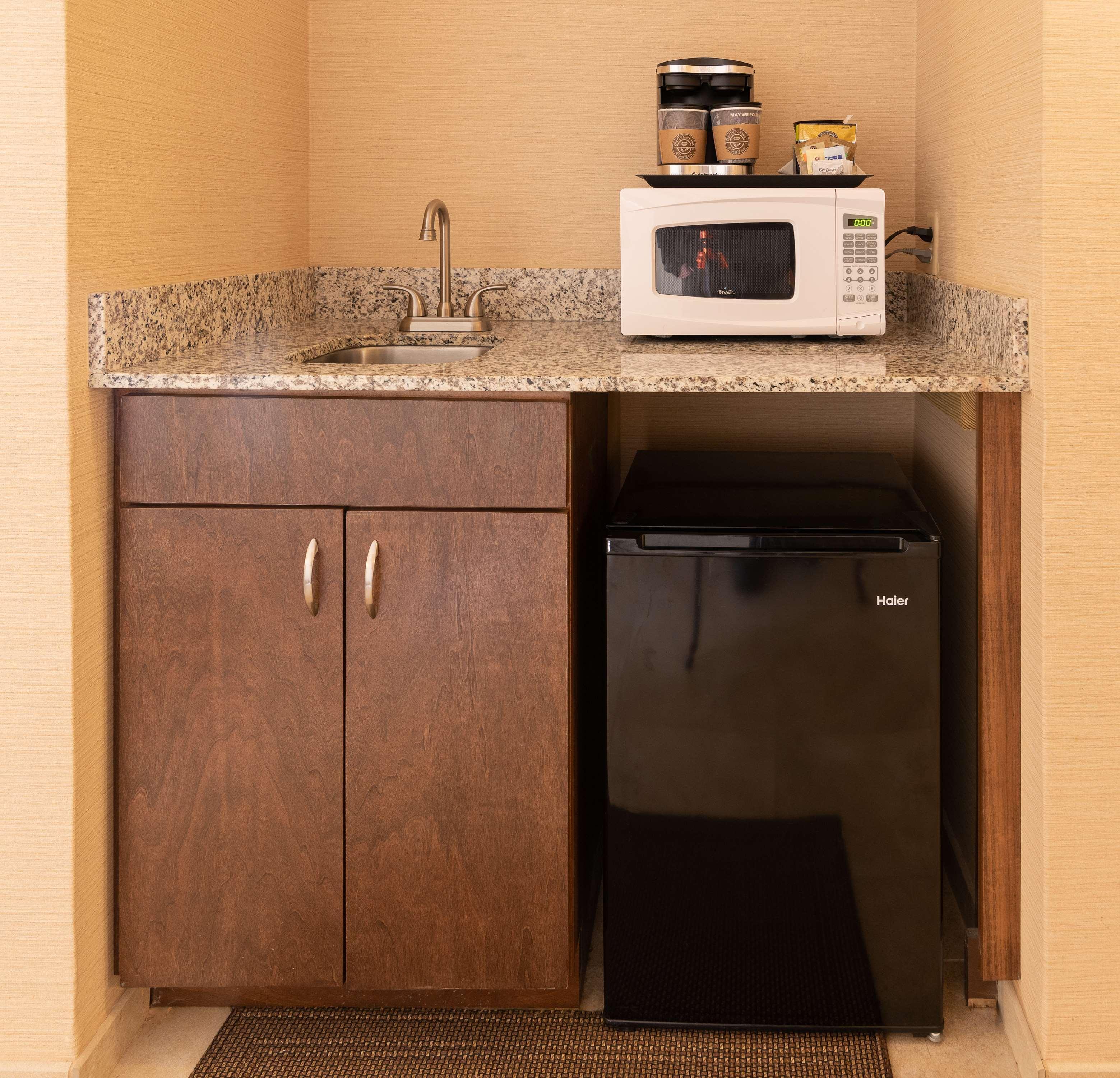Doubletree By Hilton Airport Hotel 4*