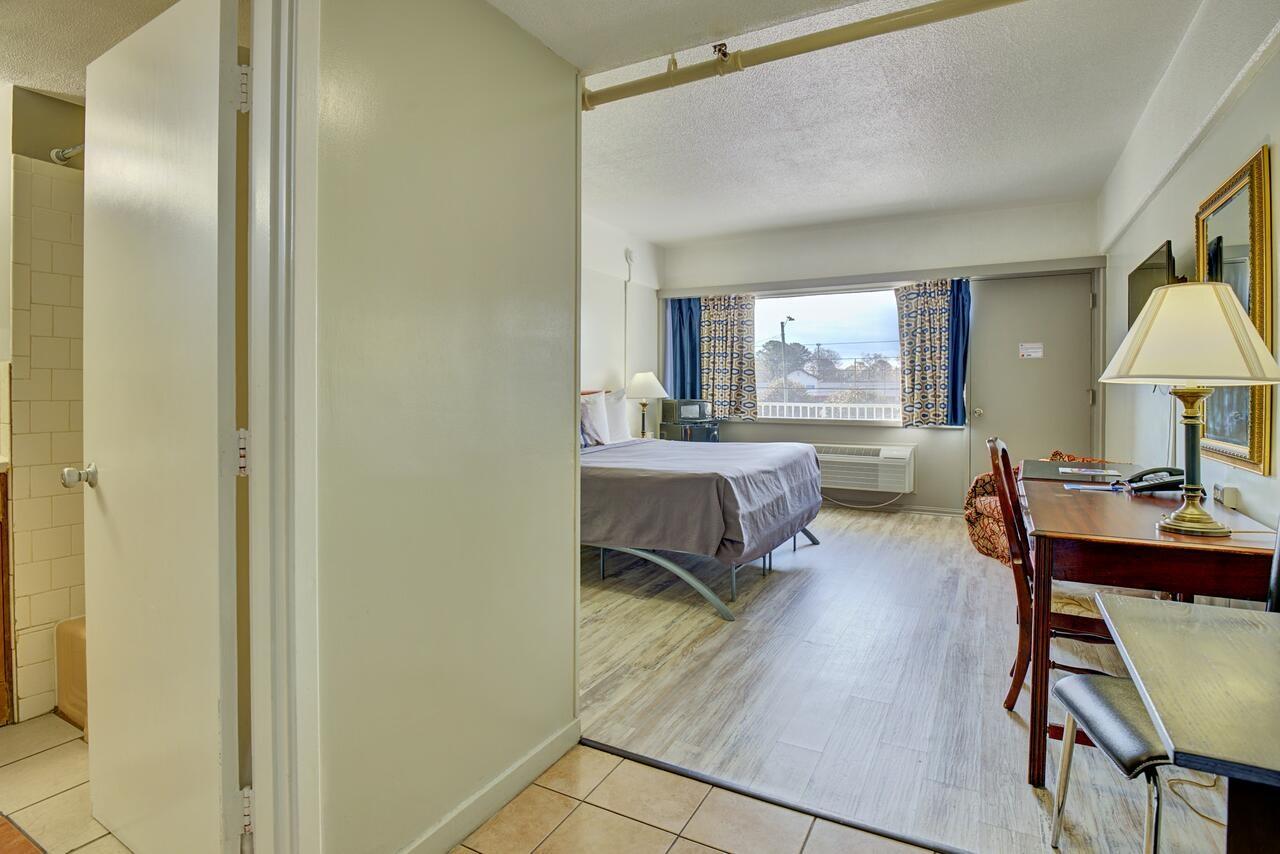 6 Norfolk, Va East Little Creek Hotel 2*