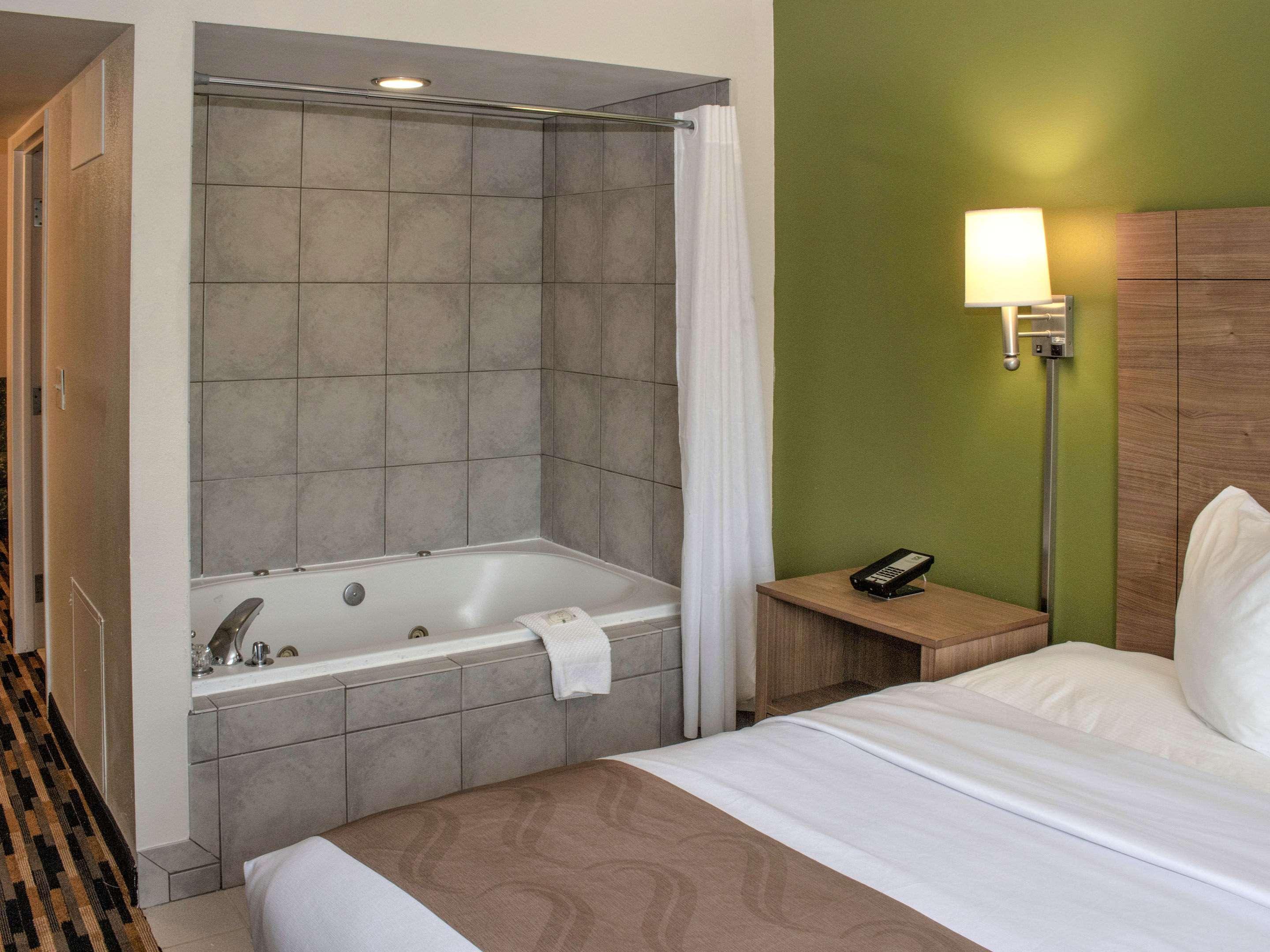 Quality Wright - Airport Hotel