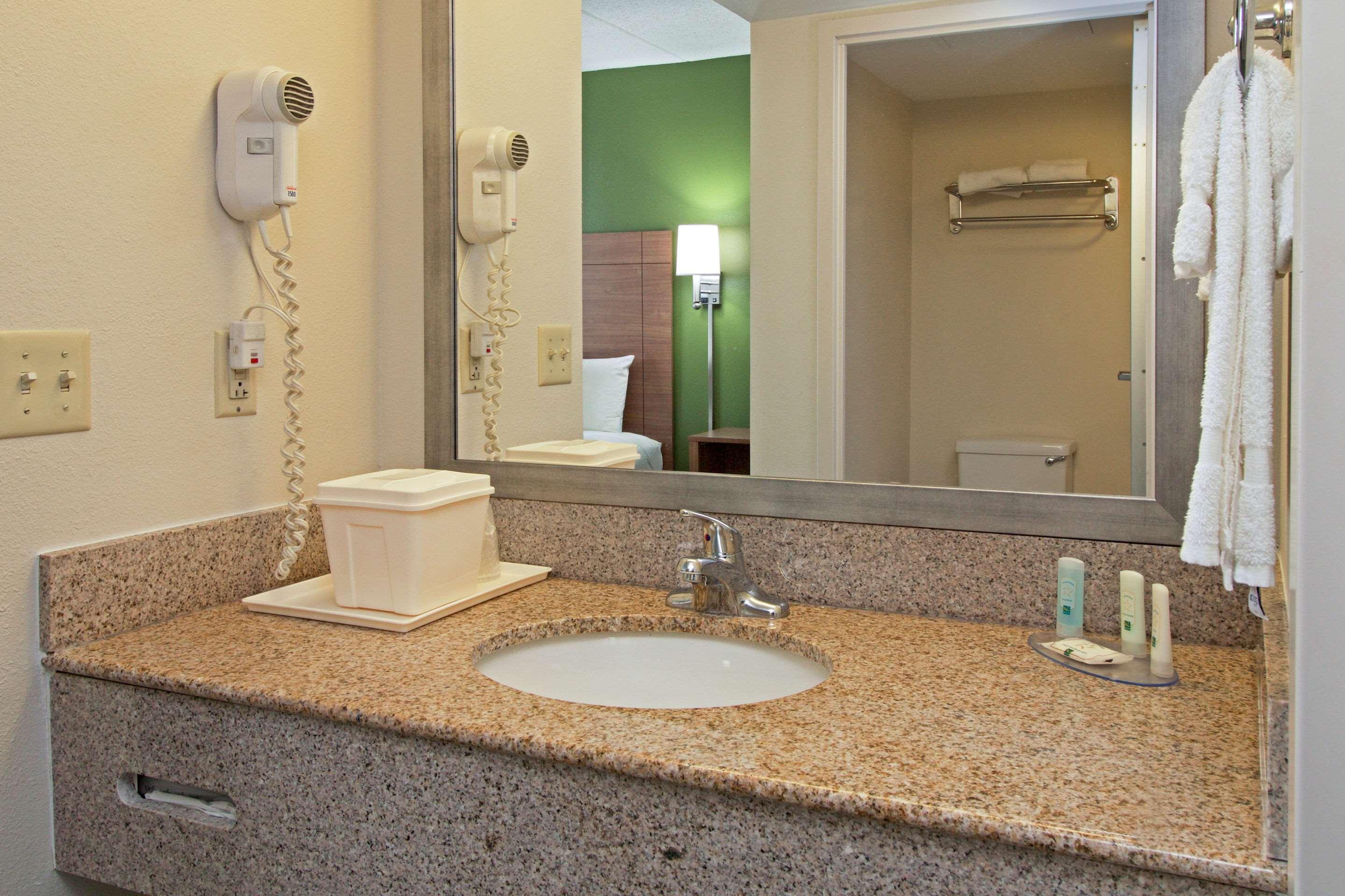 Quality Wright - Airport Hotel 3*