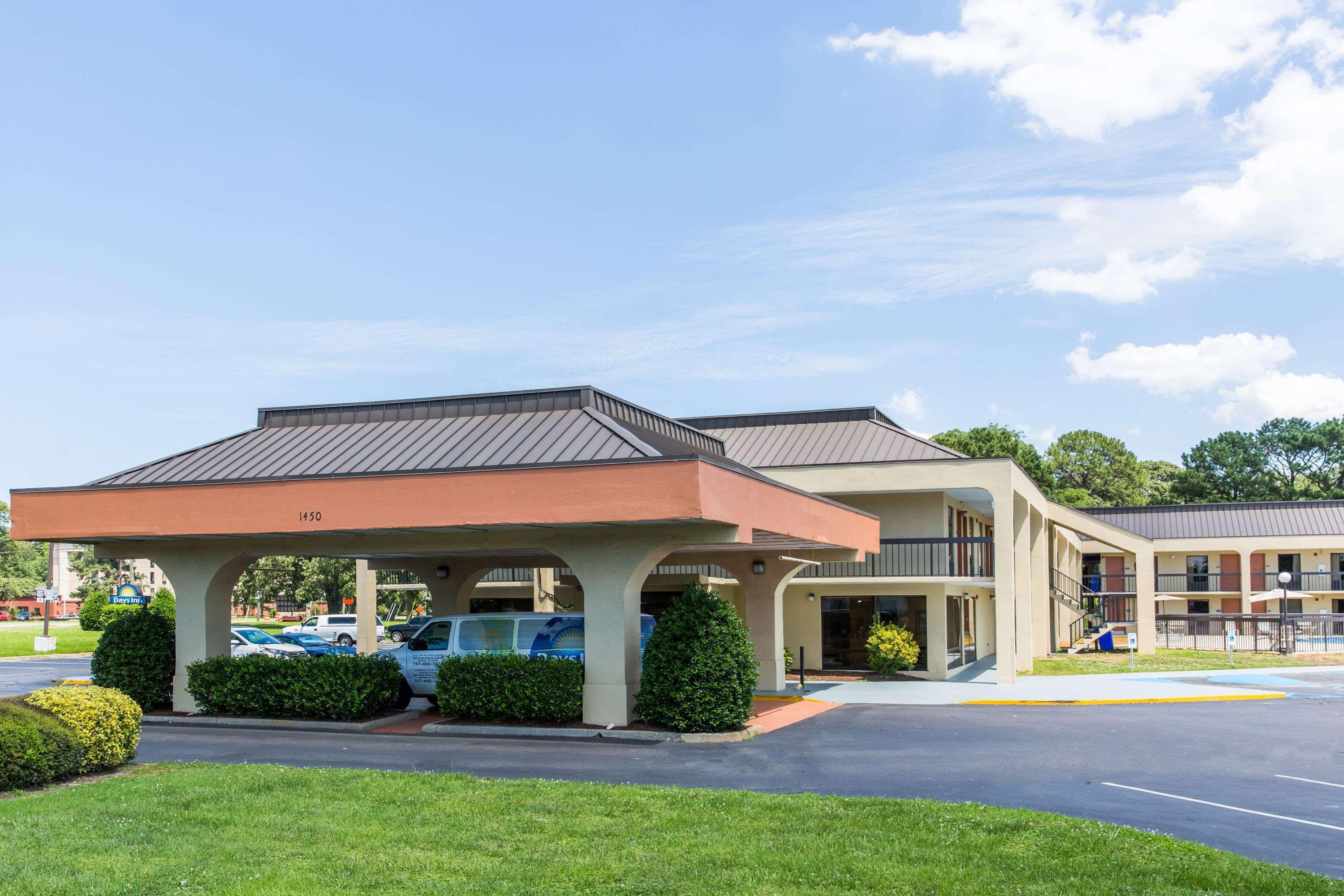 Motel Days By Wyndham Airport 2*