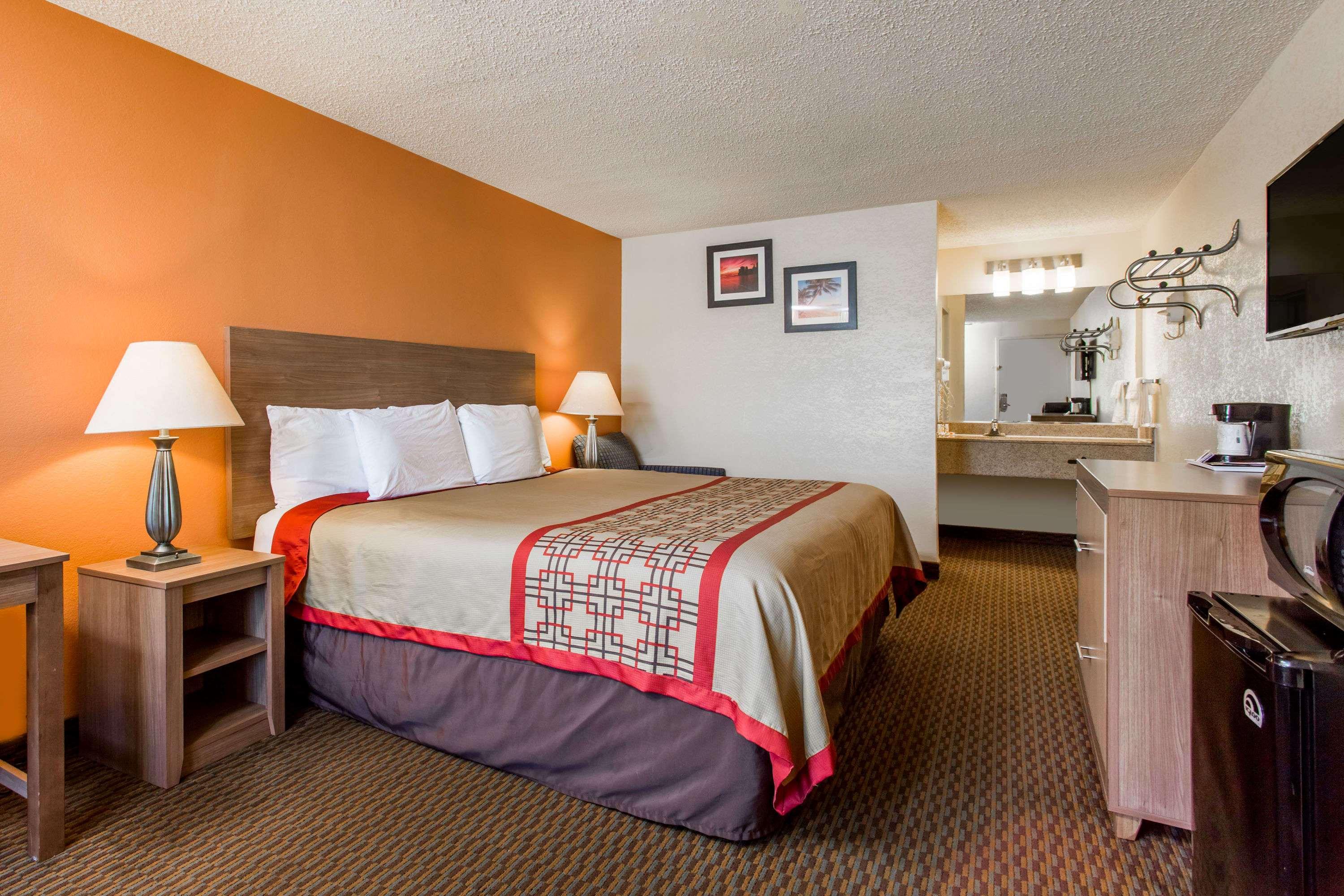 Days By Wyndham Airport Motel Norfolk