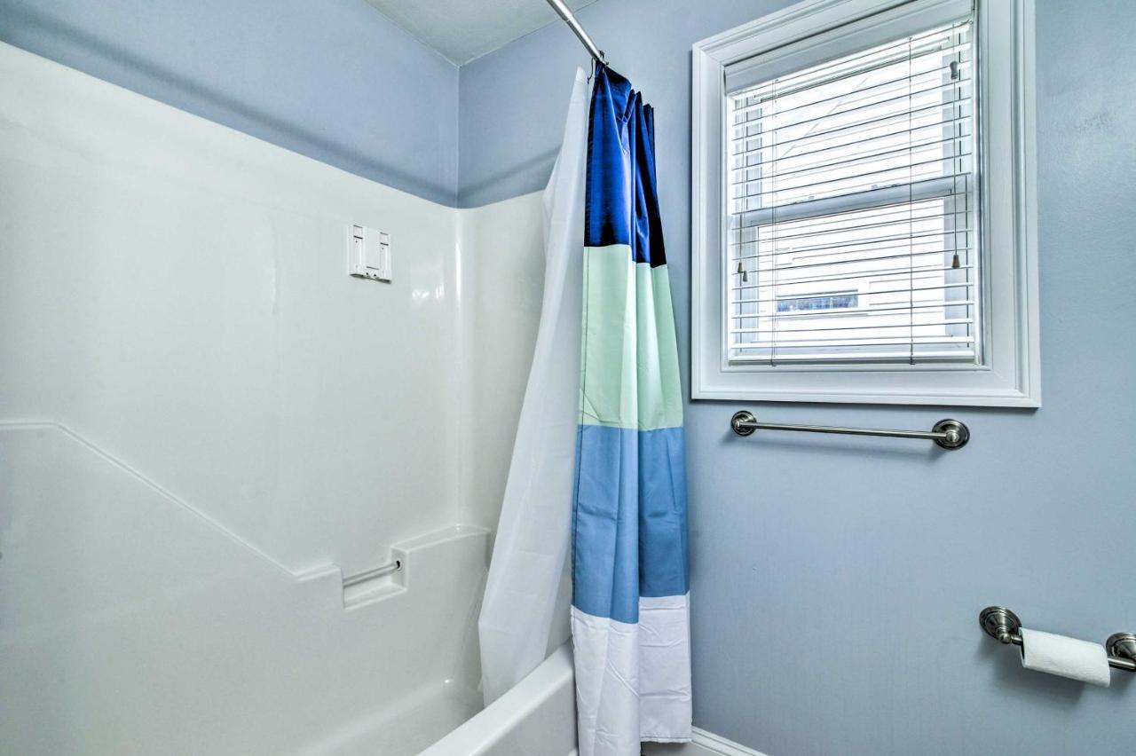 Inviting Family Retreat 1 Block To Beach! Norfolk