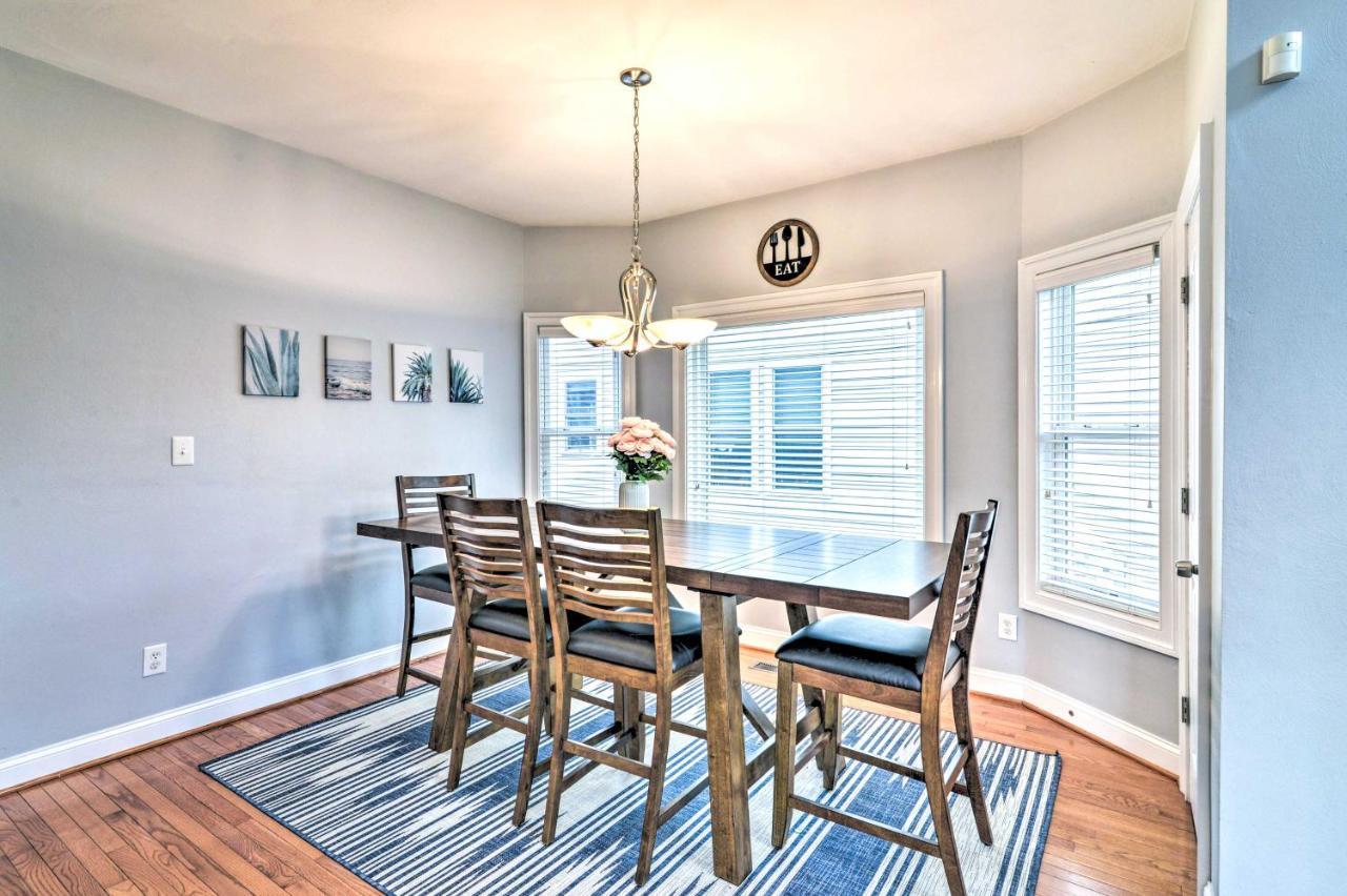 Inviting Family Retreat 1 Block To Beach! Holiday home Norfolk