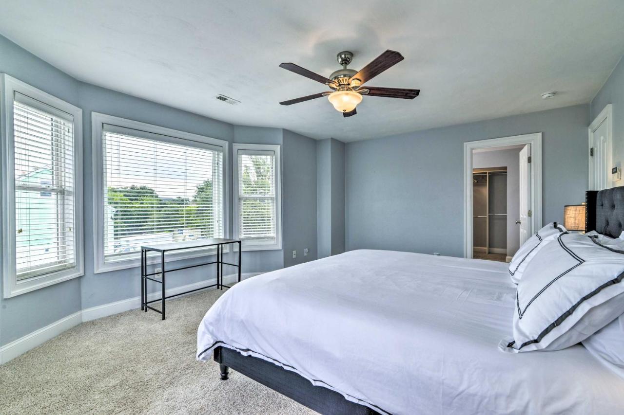 Inviting Family Retreat 1 Block To Beach! Holiday home