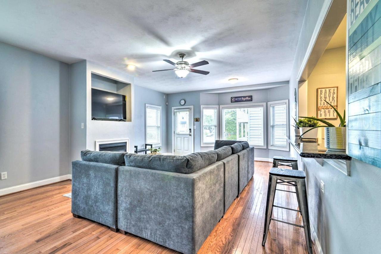 Inviting Family Retreat 1 Block To Beach! * Norfolk