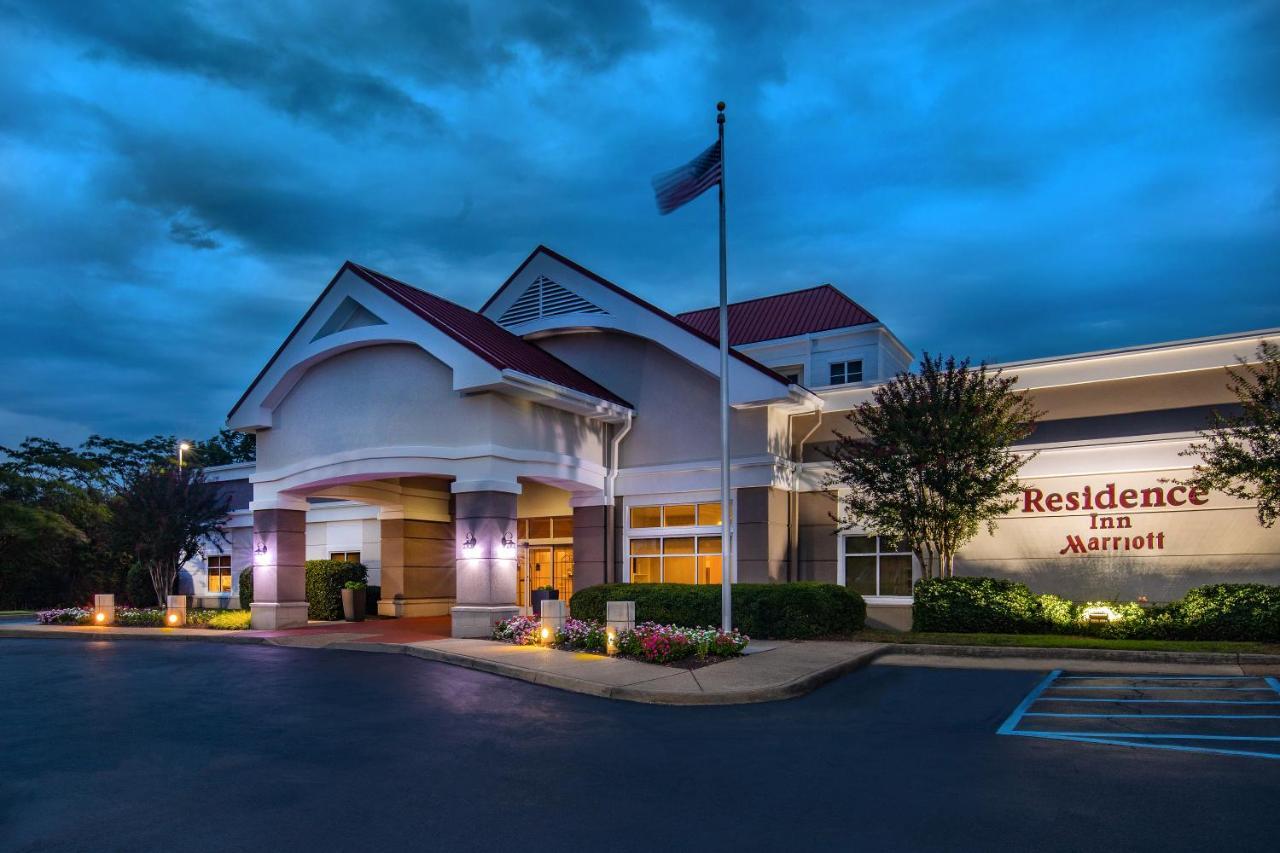 By Marriott Airport Hotel 3*