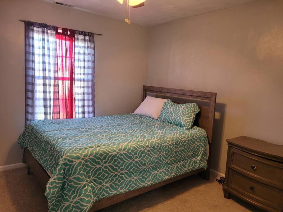Cheerful 5 Bedroom House Centreally Located . Casa de férias