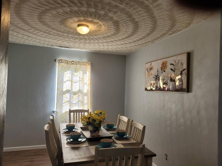 Cheerful 5 Bedroom House Centreally Located . * Norfolk