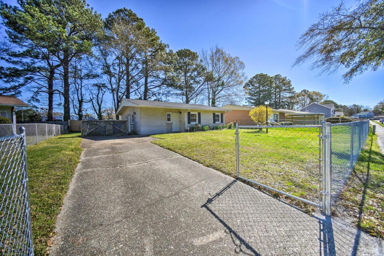 Vacation Patio, 3 Mi To Beaches! Holiday home