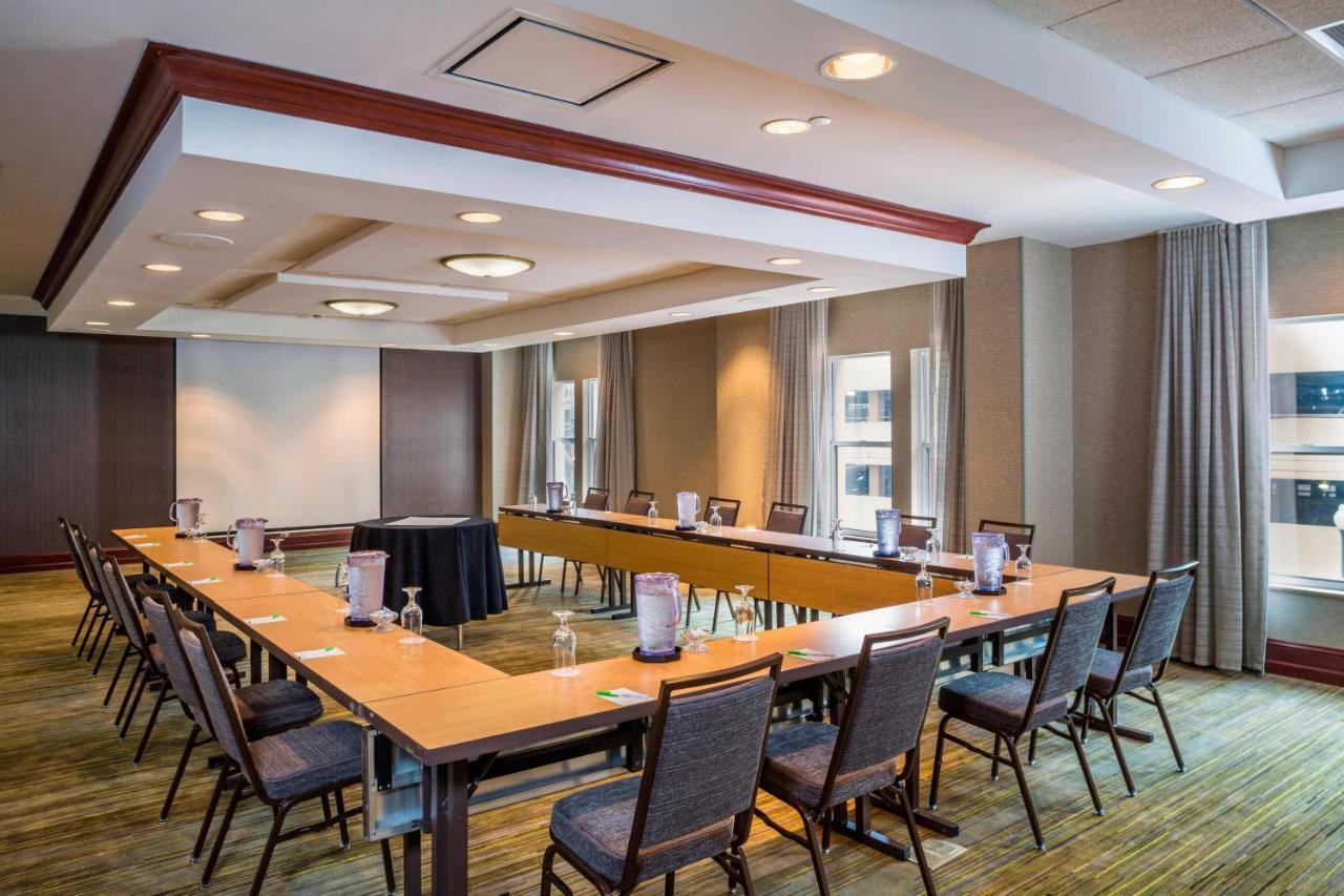 Courtyard By Marriott Downtown Hotel