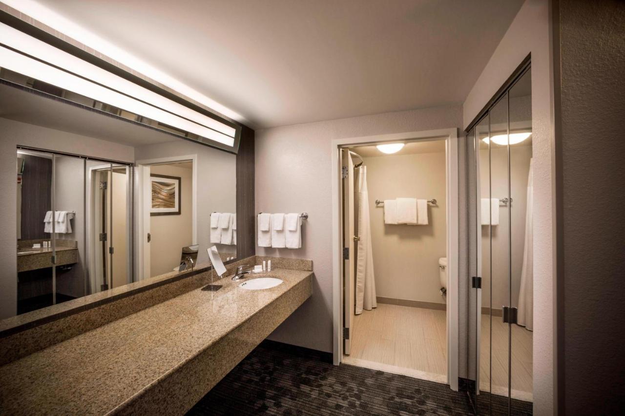 Courtyard By Marriott Downtown 3*