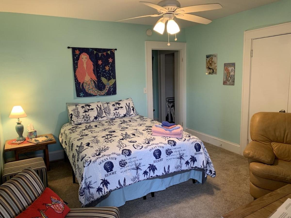 Cozy - Pet Friendly, Side Apts