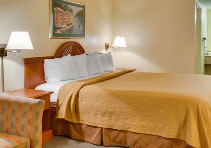 Hotel Econo Naval Station