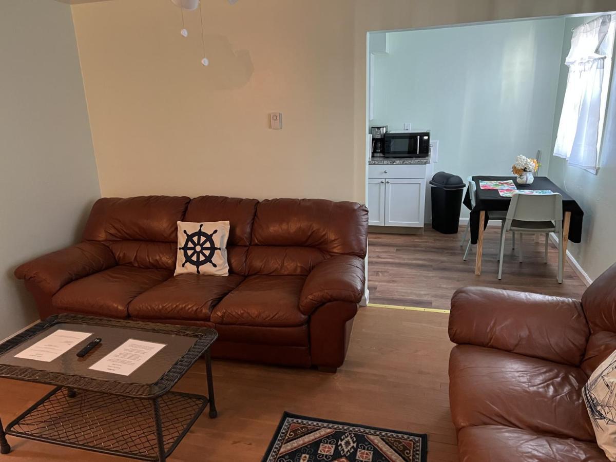 Boat House Apt, #3 - 2 Bedroom Water Front, Wifi, Pets Apts *
