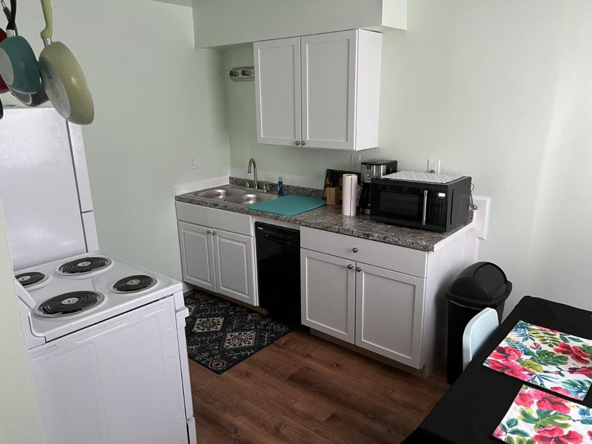 Boat House Apt, #3 - 2 Bedroom Water Front, Wifi, Pets Apts * Norfolk