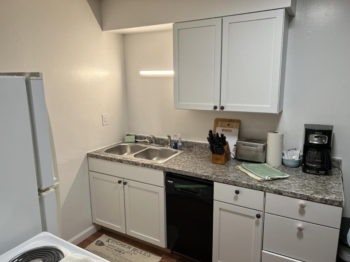 Boat House Ground Floor #2 - 1 Bedroom Waterfront, Wifi Apts Apartment