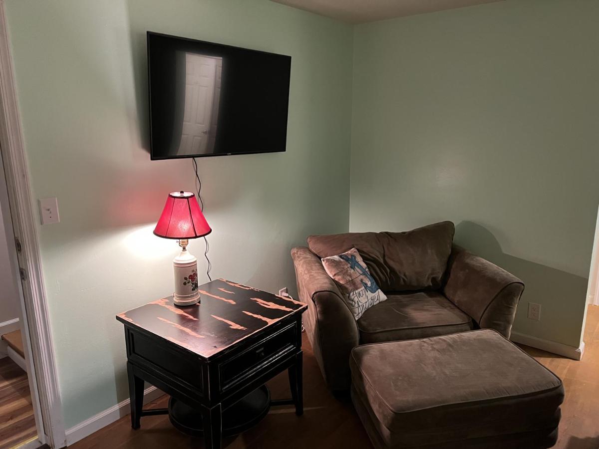 Boat House Ground Floor #2 - 1 Bedroom Waterfront, Wifi Apts * Norfolk