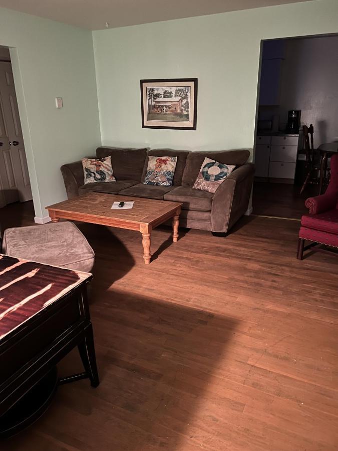 Boat House Ground Floor #2 - 1 Bedroom Waterfront, Wifi Apts