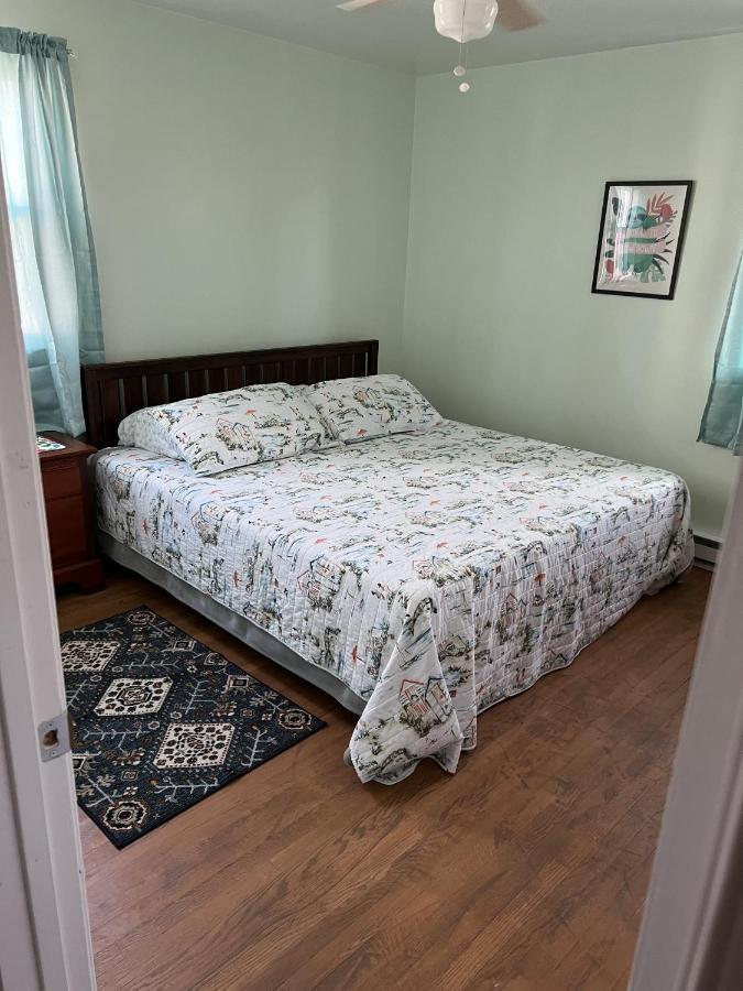 Boat House Apt, #3 - 2 Bedroom Water Front, Wifi, Pets Apts * Norfolk