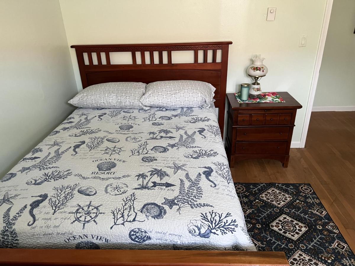 Boat House Apt, #3 - 2 Bedroom Water Front, Wifi, Pets Apts