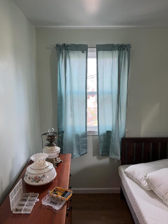 Boat House Ground Floor #2 - 1 Bedroom Waterfront, Wifi Apts