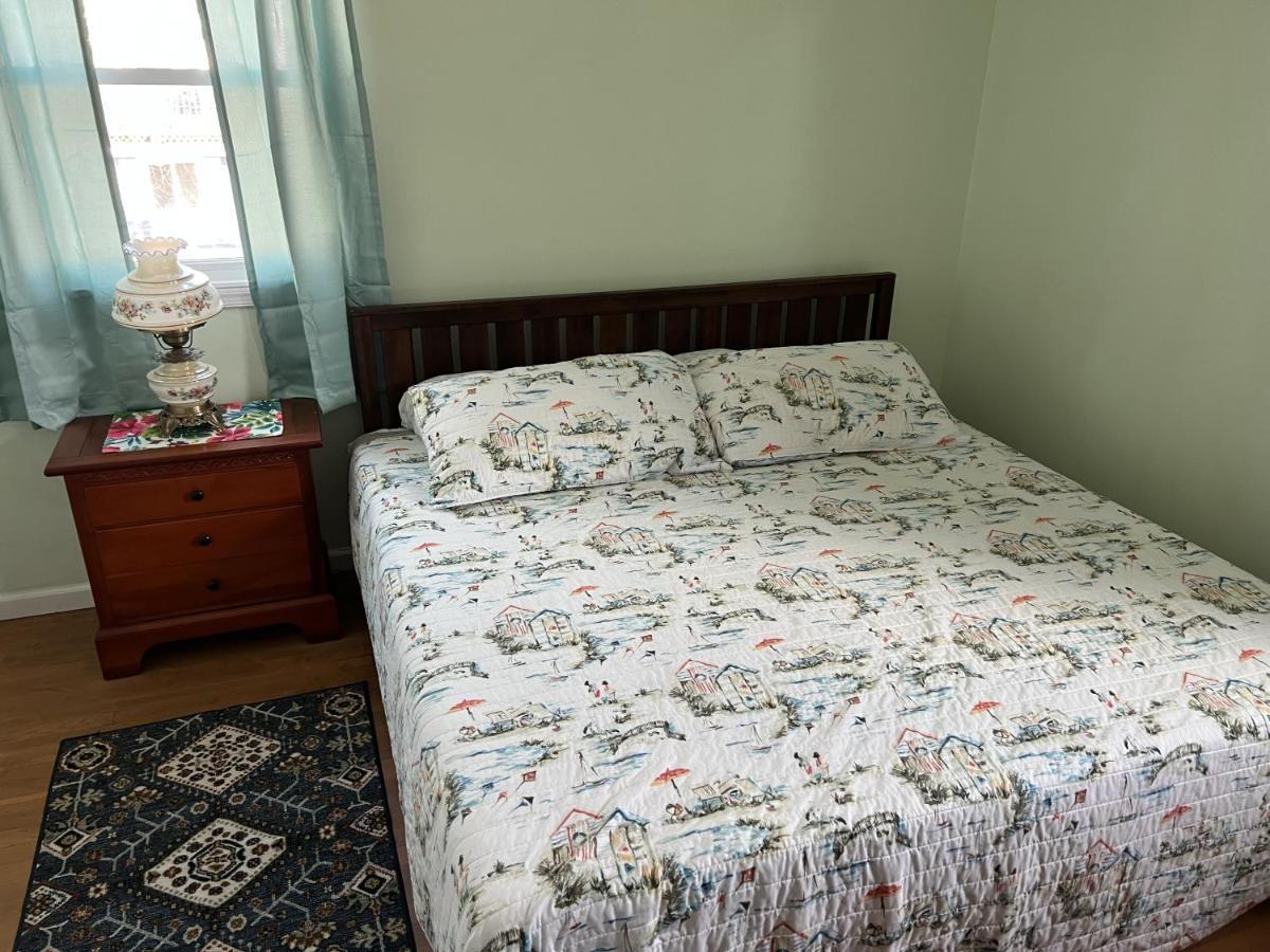 Boat House Ground Floor #2 - 1 Bedroom Waterfront, Wifi Apts Apartment *