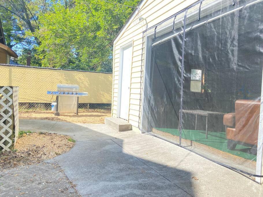 Historic Coastal Haven- Pet Friendly Fast Wi-fi