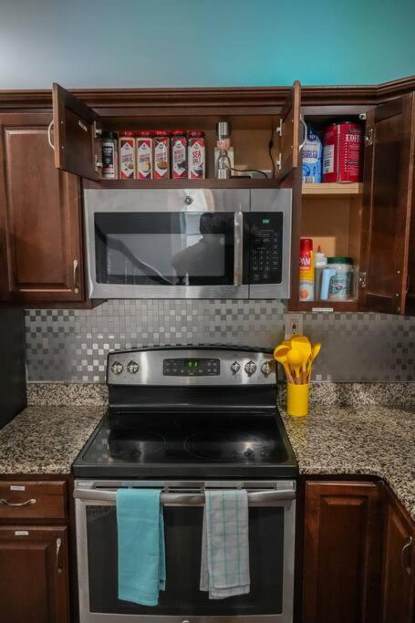 Historic Coastal Haven- Pet Friendly Fast Wi-fi *