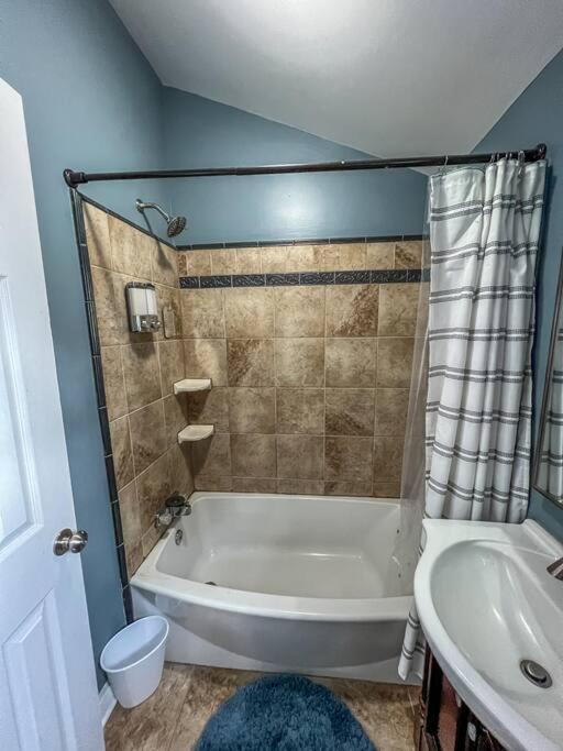 Historic Coastal Haven- Pet Friendly Fast Wi-fi Holiday home *