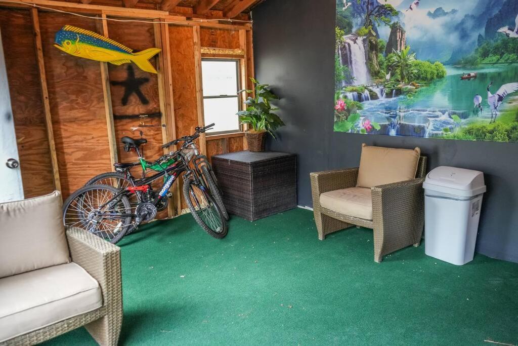 Historic Coastal Haven- Pet Friendly Fast Wi-fi *