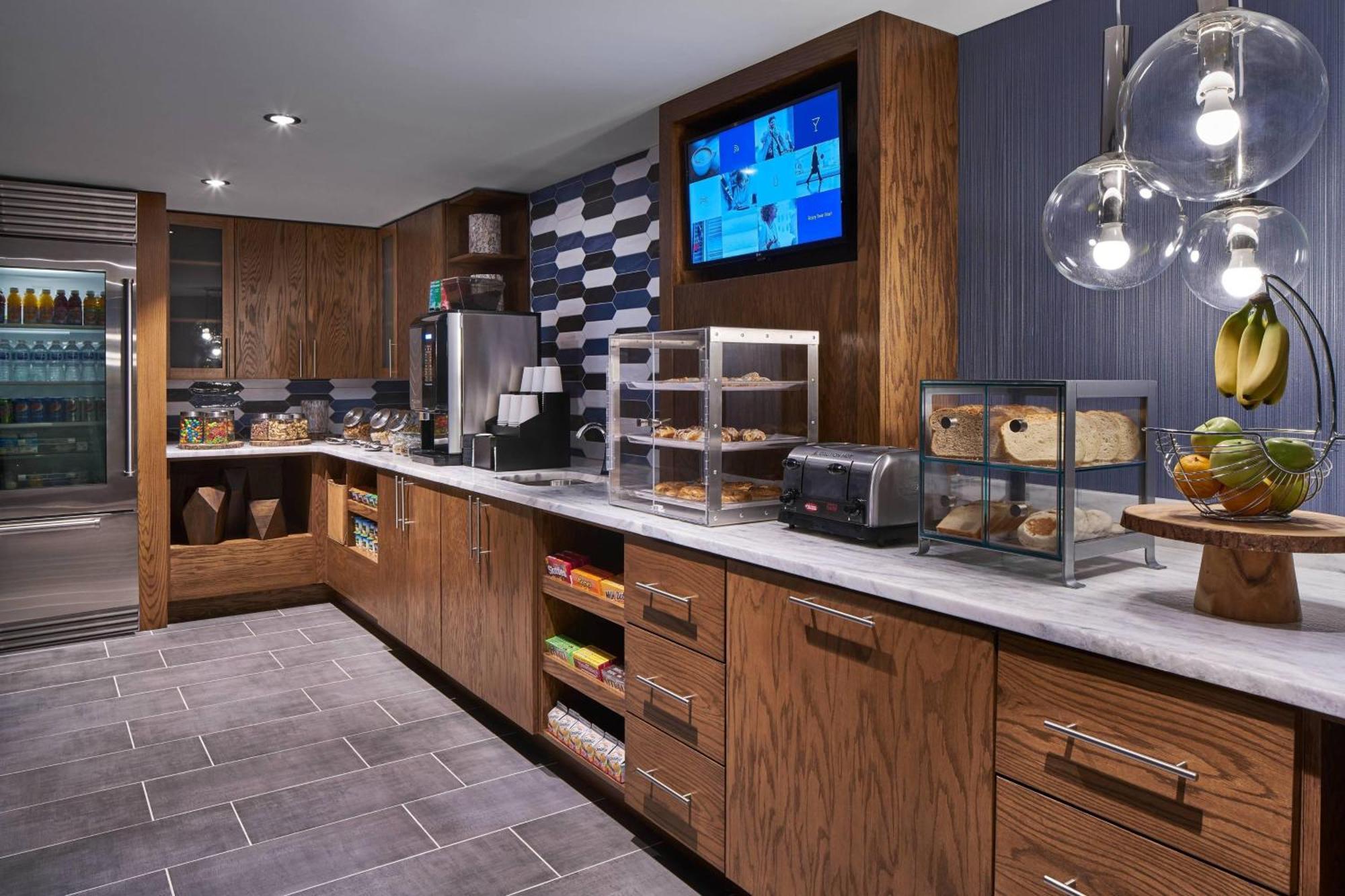 Hotel Delta By Marriott Airport 4*