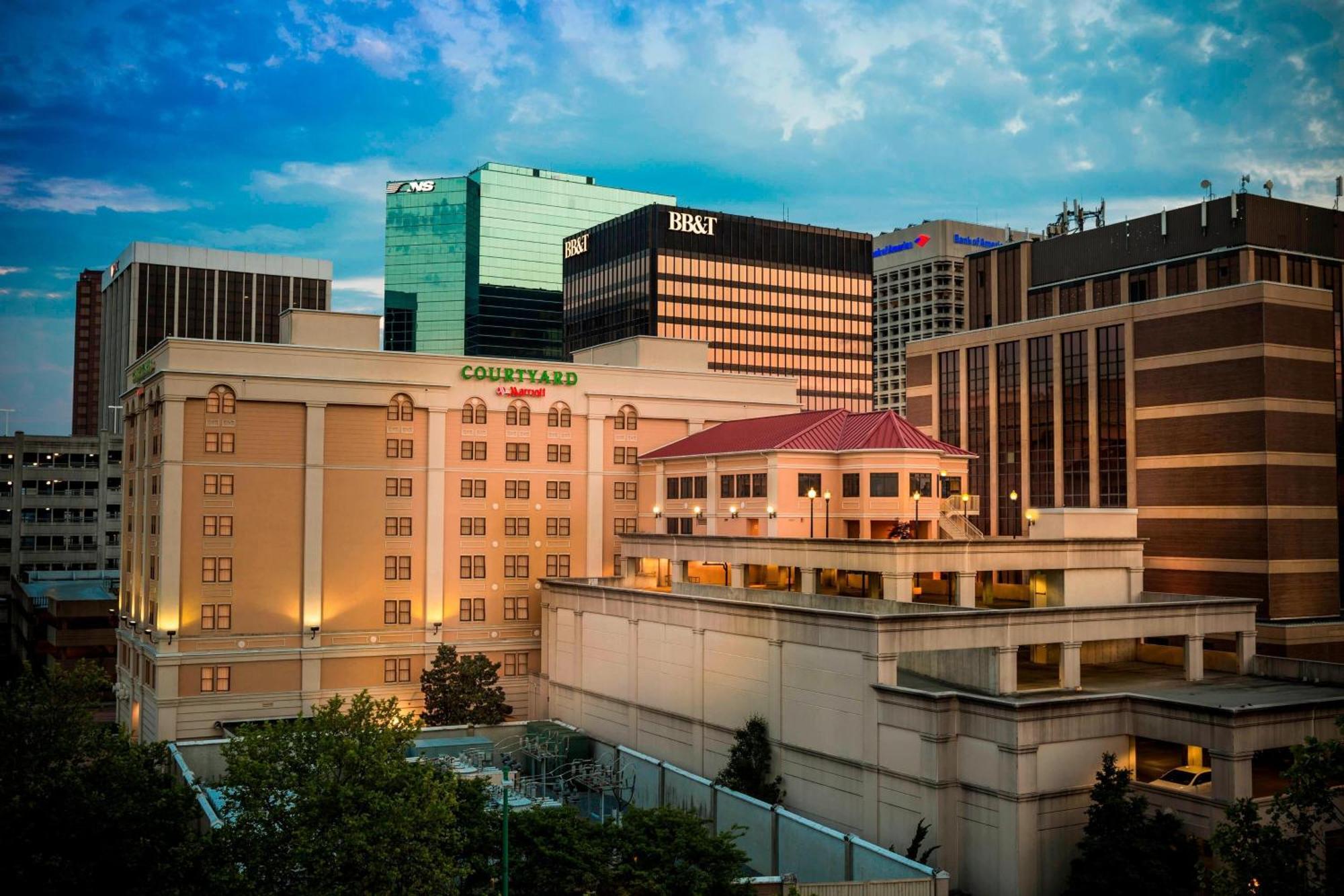 Courtyard By Marriott Downtown 3*