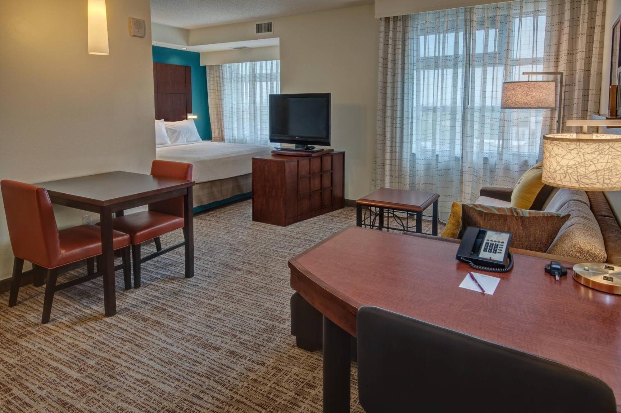 Hotel Downtown 3*
